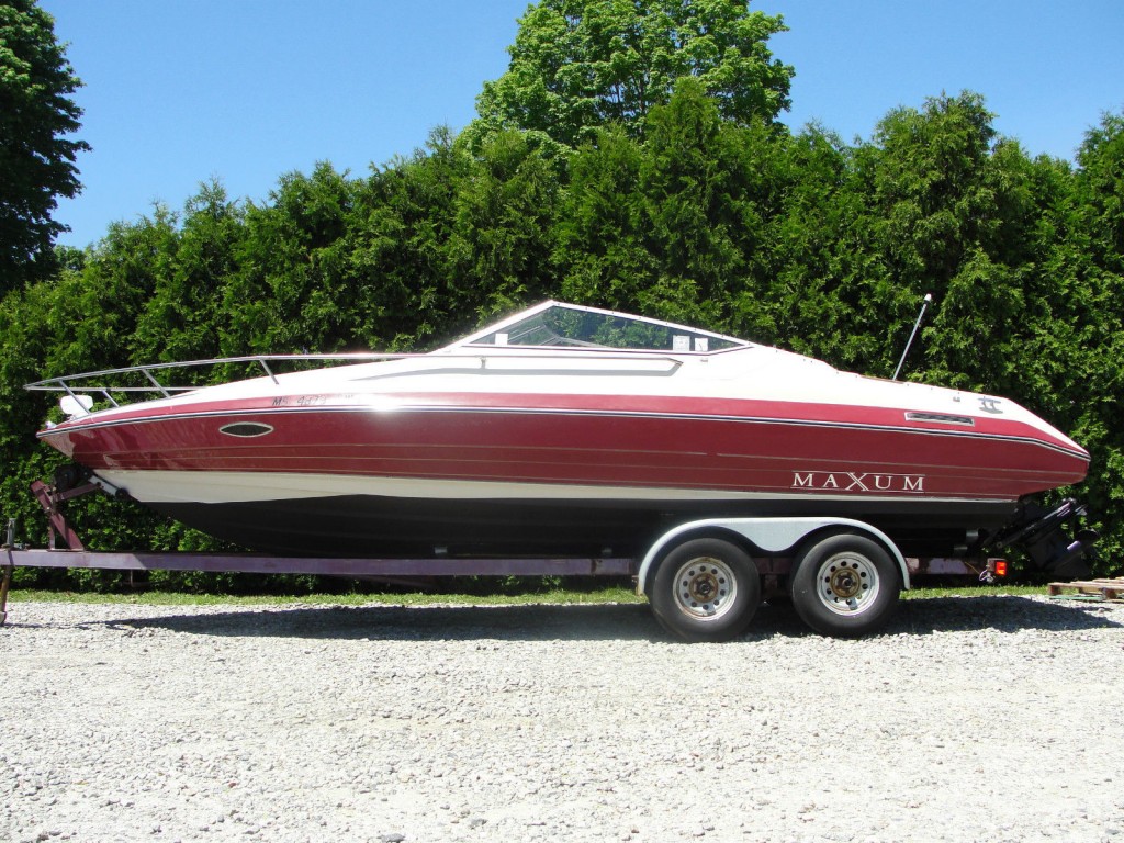 1990 Maxum SCR 2400 Cuddy with V8 Mercruiser and Trailer