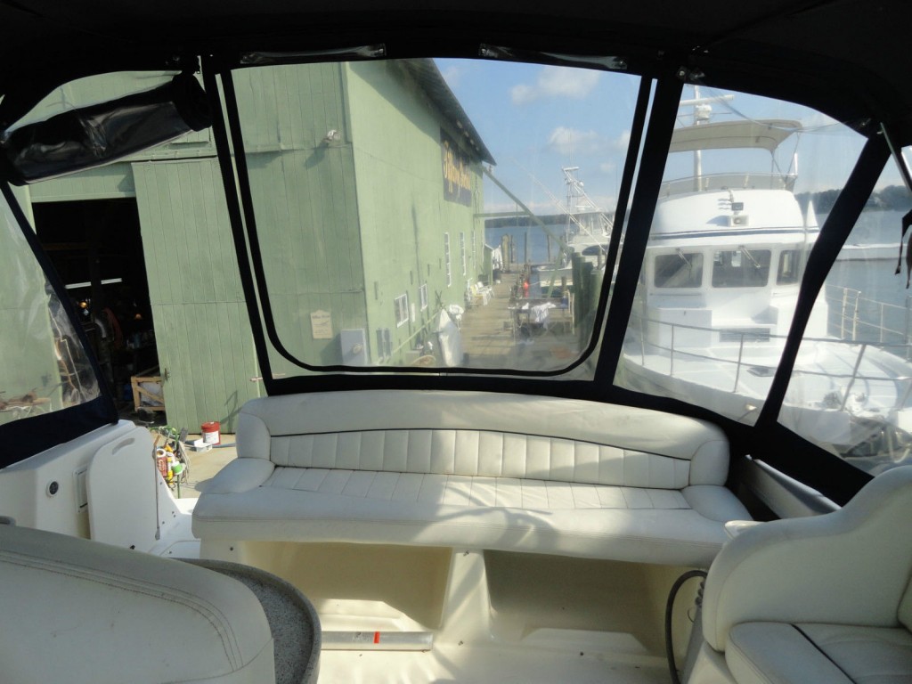 2000 Rinker 330 Fiesta Vee Cruiser