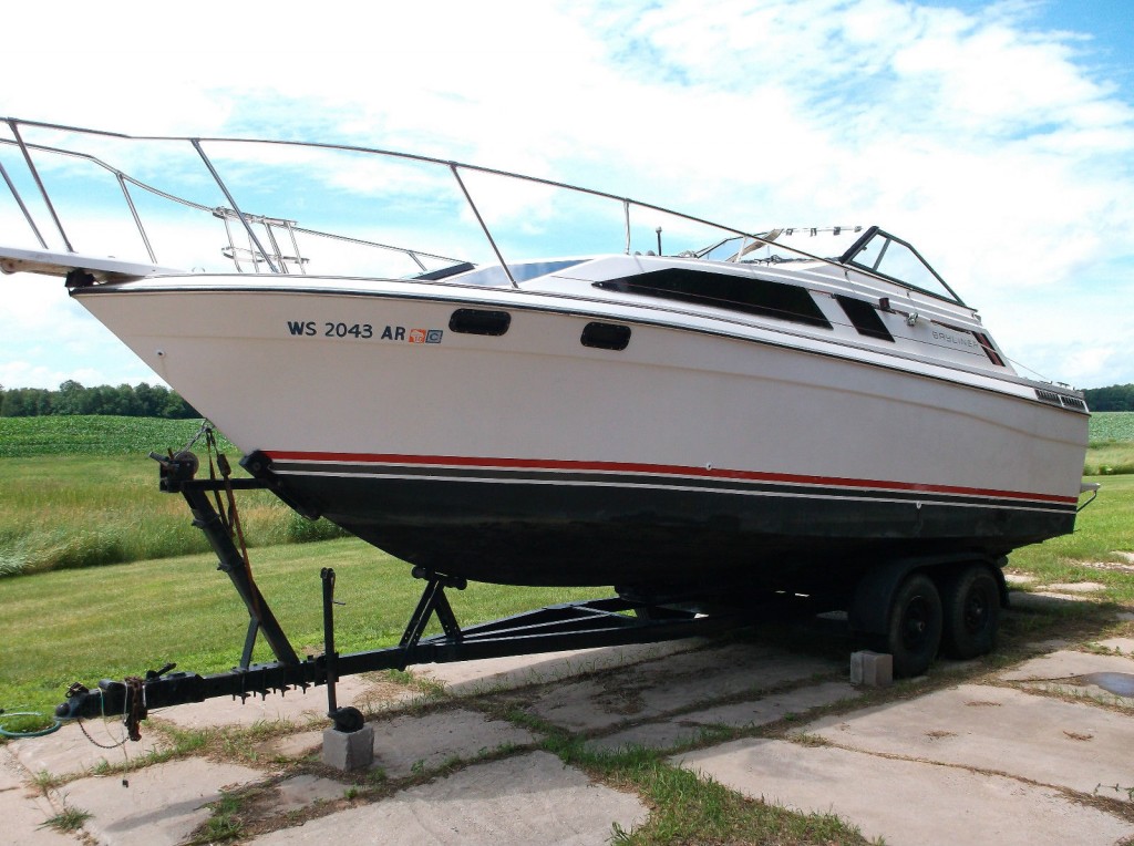 1984 Bayliner Cierra Cabin Cruiser 27ft Boat