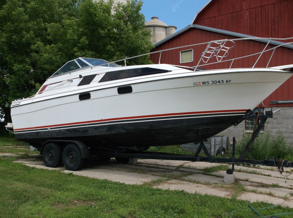 1984 Bayliner Cierra Cabin Cruiser 27ft Boat