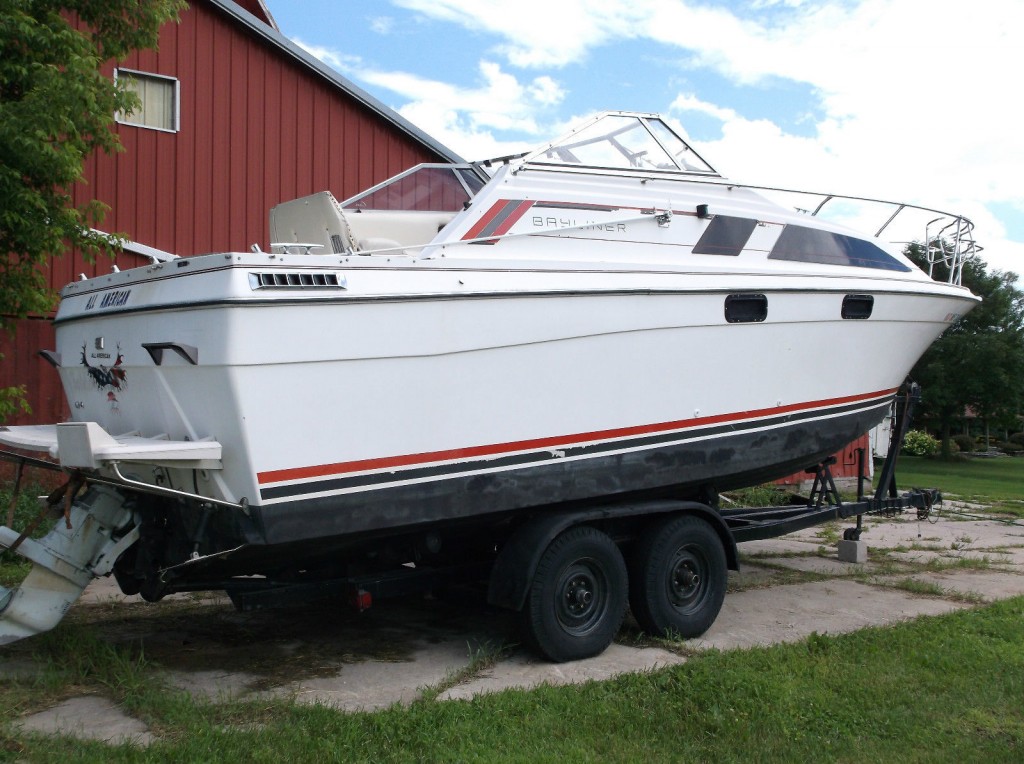 1984 Bayliner Cierra Cabin Cruiser 27ft Boat