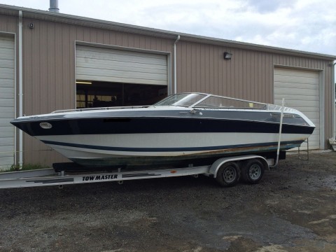 1989 Four Winns Liberator 26′ for sale