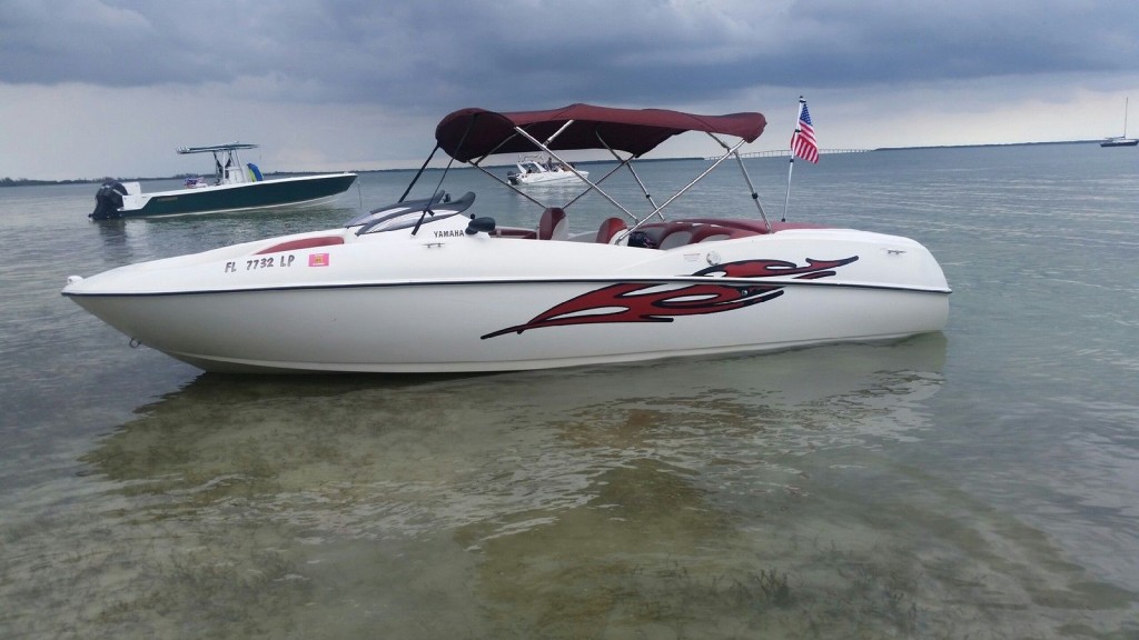 2001 Yamaha LS 2000 JET BOAT