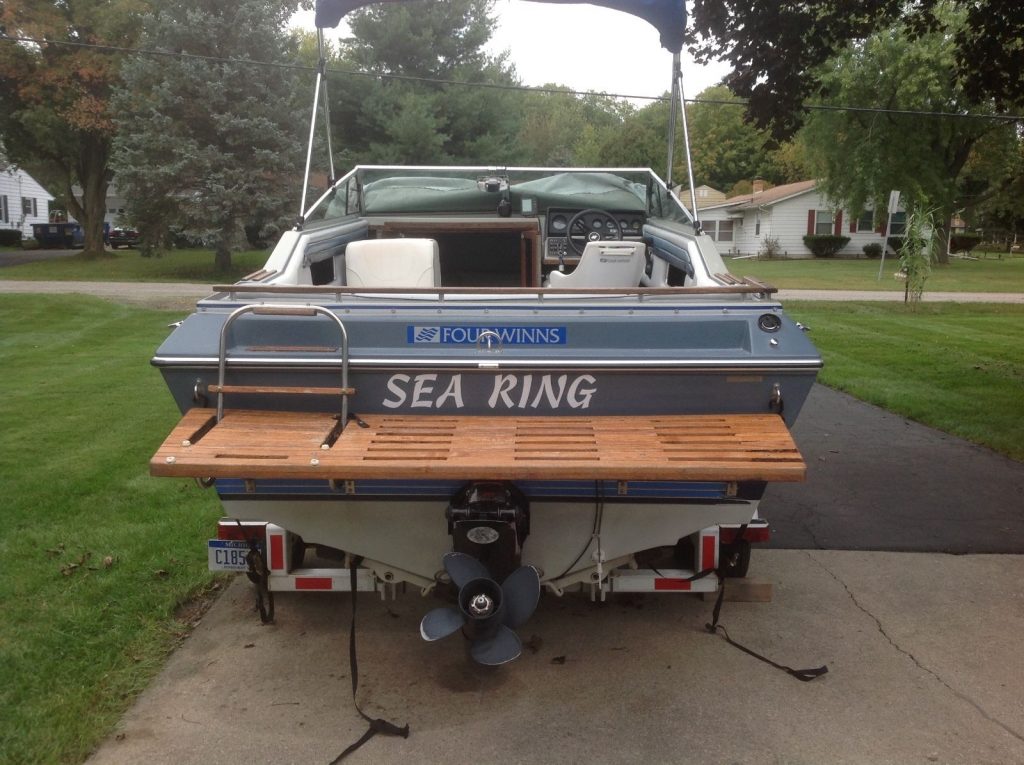 Turn key vessel 1987 Four Winns 195 Sundowner