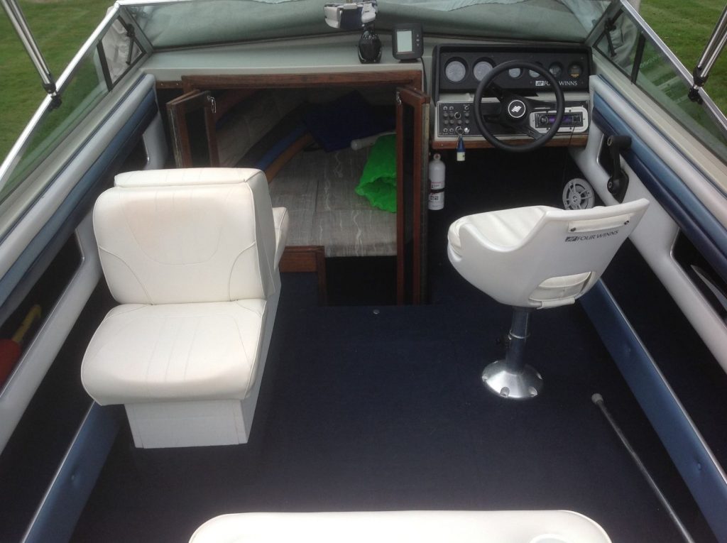 Turn key vessel 1987 Four Winns 195 Sundowner
