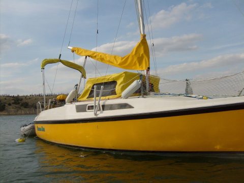 1989 MacGregor 26d Sailboat for sale