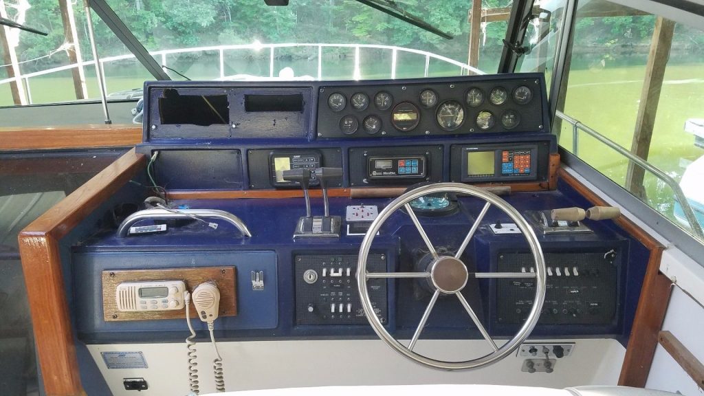 1989 Sea Ray 390 Express Cruiser