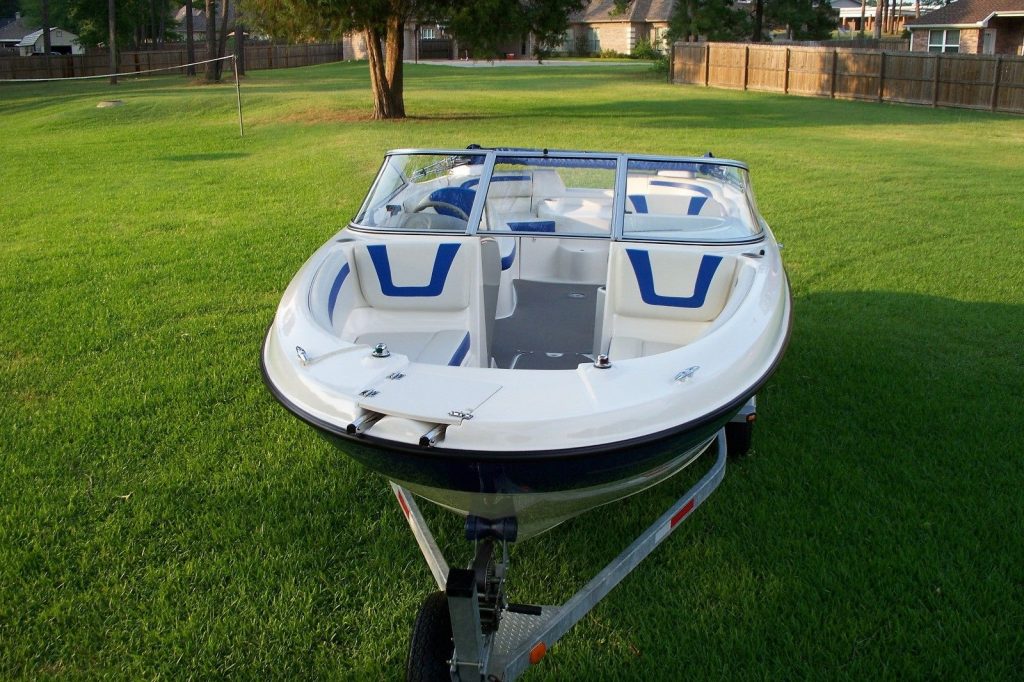 2006 Bayliner 219 SD, 81 Hours on engine