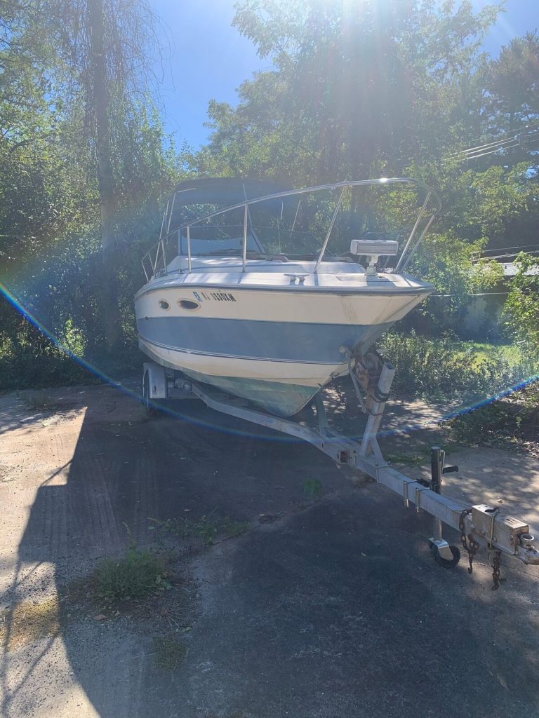 1986 Sea Ray 25′ Boat Located in Farmingdale, NJ – Has Trailer