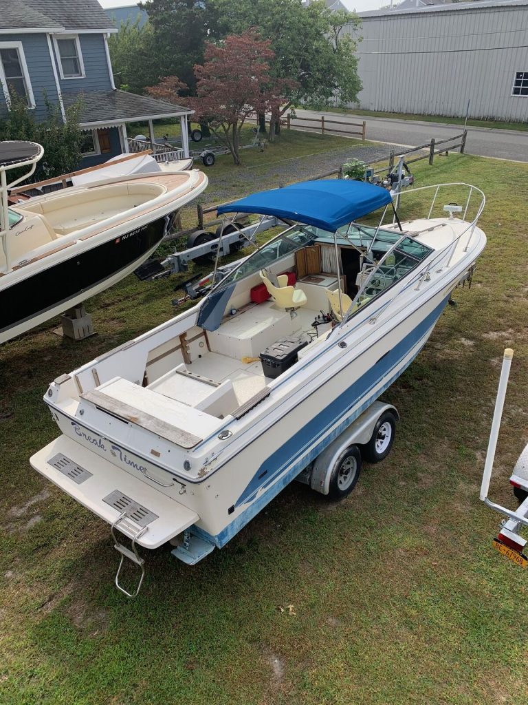 1986 Sea Ray 25′ Boat Located in Farmingdale, NJ – Has Trailer