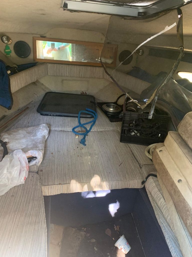 1986 Sea Ray 25′ Boat Located in Farmingdale, NJ – Has Trailer
