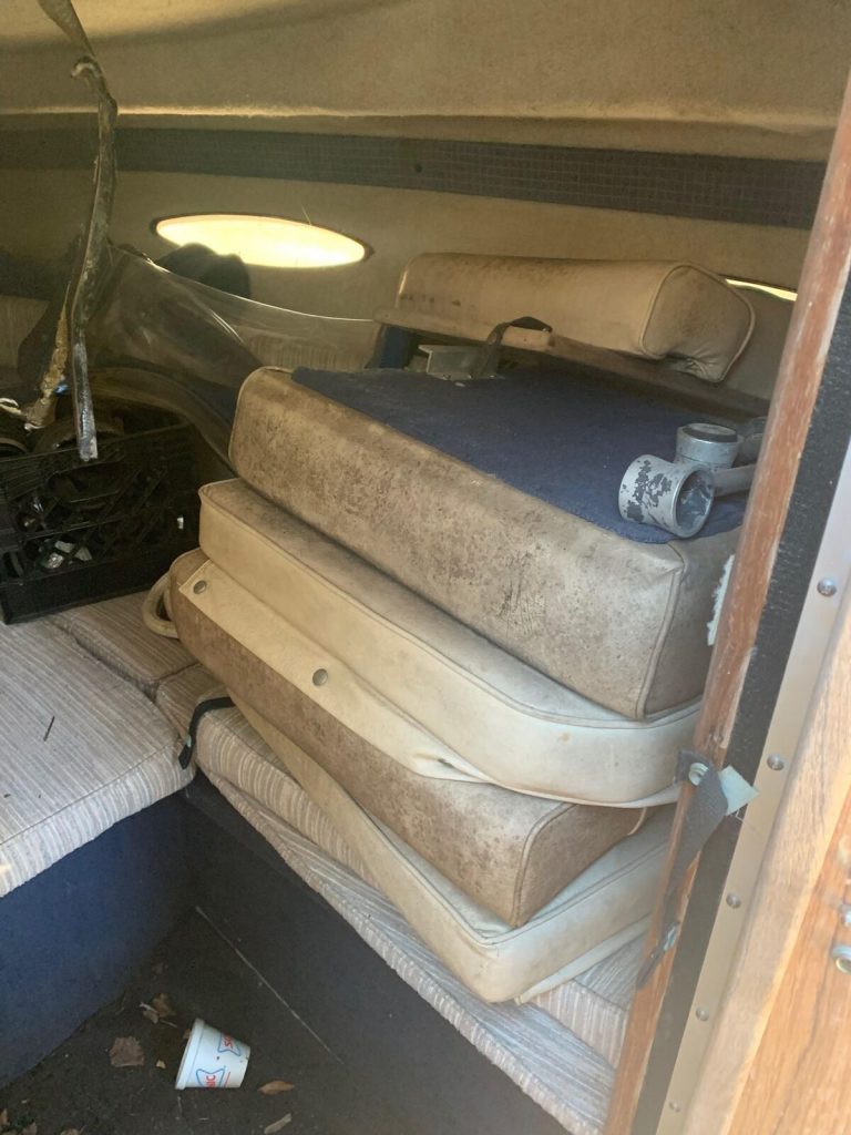 1986 Sea Ray 25′ Boat Located in Farmingdale, NJ – Has Trailer