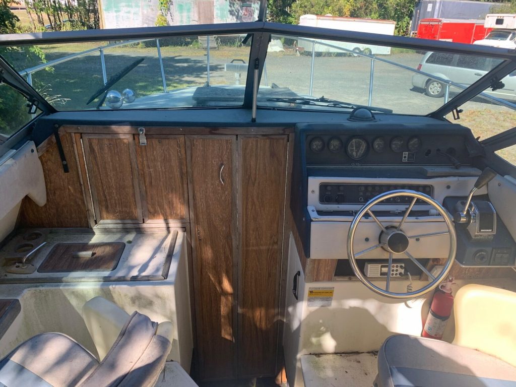 1986 Sea Ray 25′ Boat Located in Farmingdale, NJ – Has Trailer