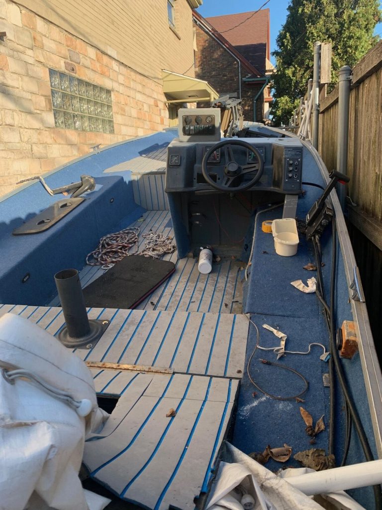 1990 Lakeland Pro 15′ Boat Located in Milwaukee, WI – Has Trailer