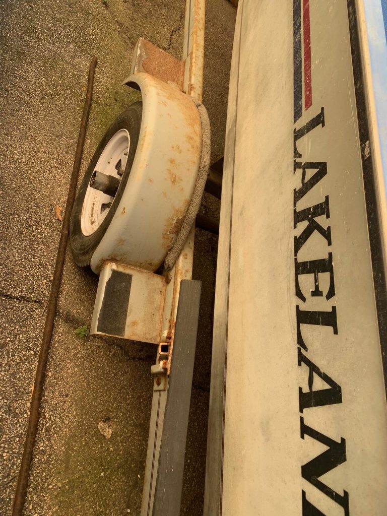1990 Lakeland Pro 15′ Boat Located in Milwaukee, WI – Has Trailer