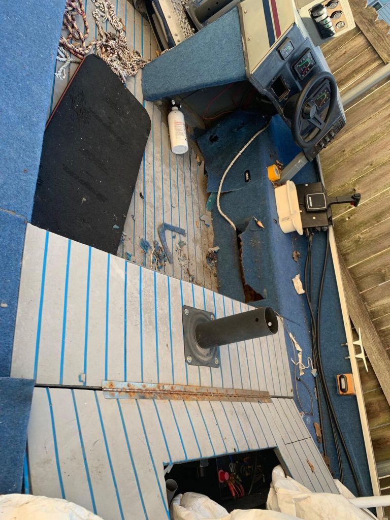 1990 Lakeland Pro 15′ Boat Located in Milwaukee, WI – Has Trailer