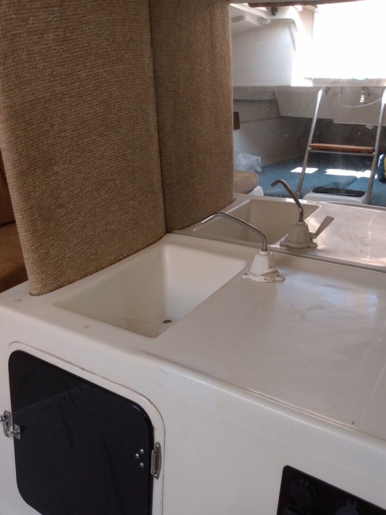 1990 Macgregor 26D Sailboat & Trailer