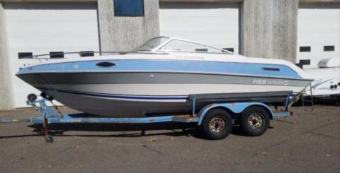1991 Four Winns 24′ Boat Located in North Chicago, IL – Has Trailer for sale