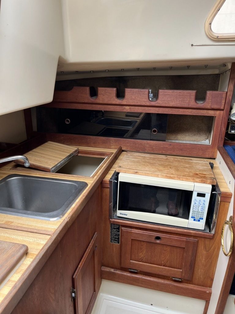 1980 O’day 30′ Sailboat – Inboard Diesel Michigan