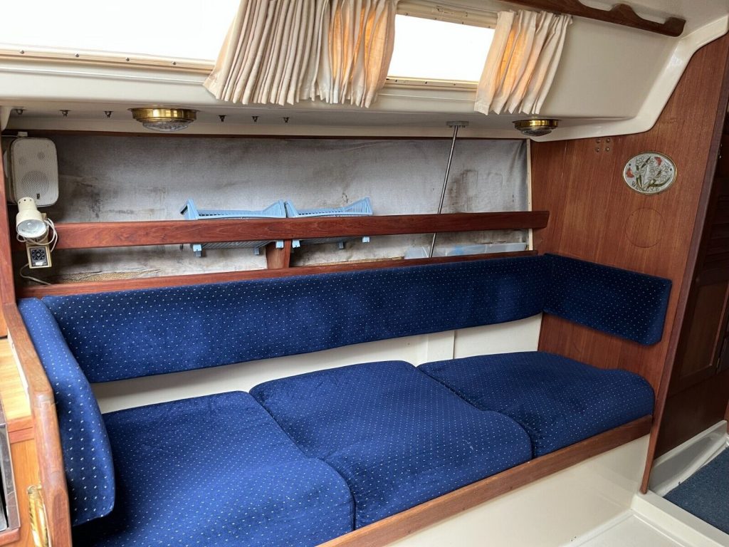 1980 O’day 30′ Sailboat – Inboard Diesel Michigan