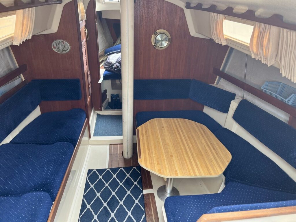 1980 O’day 30′ Sailboat – Inboard Diesel Michigan