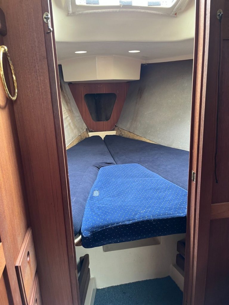 1980 O’day 30′ Sailboat – Inboard Diesel Michigan