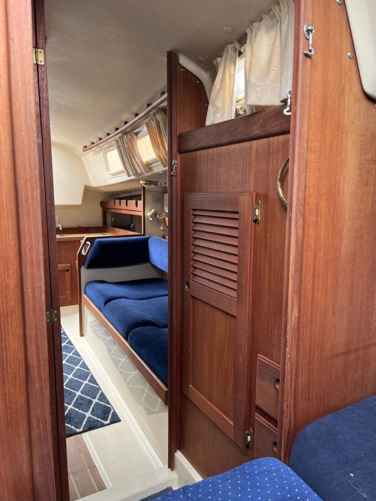 1980 O’day 30′ Sailboat – Inboard Diesel Michigan