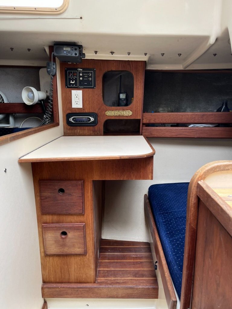 1980 O’day 30′ Sailboat – Inboard Diesel Michigan