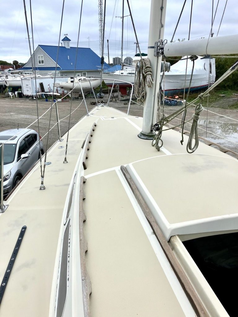 1980 O’day 30′ Sailboat – Inboard Diesel Michigan