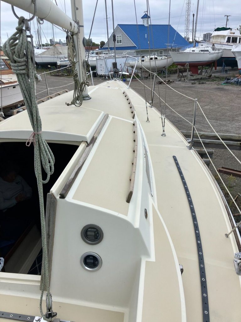 1980 O’day 30′ Sailboat – Inboard Diesel Michigan