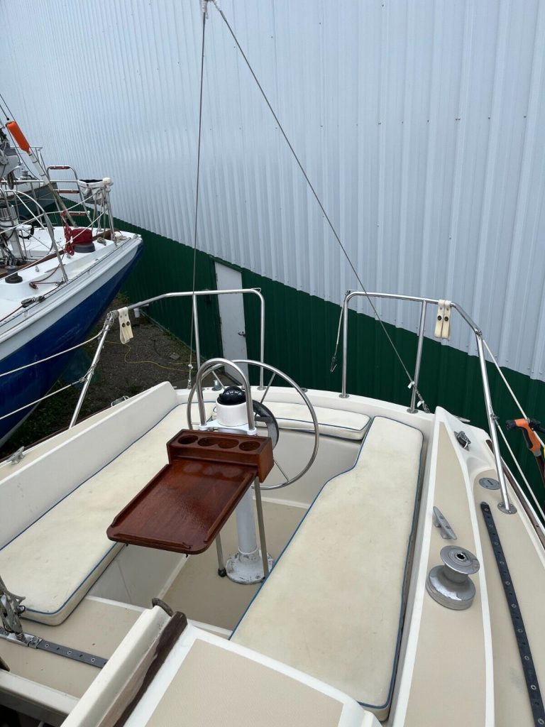 1980 O’day 30′ Sailboat – Inboard Diesel Michigan