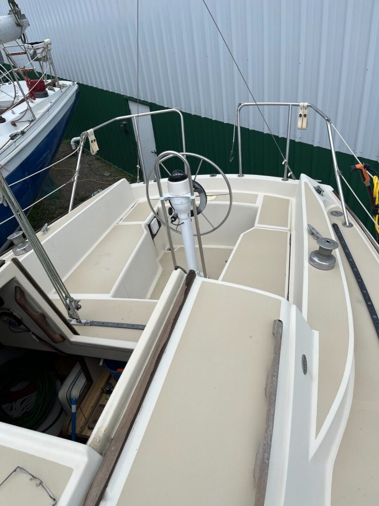1980 O’day 30′ Sailboat – Inboard Diesel Michigan