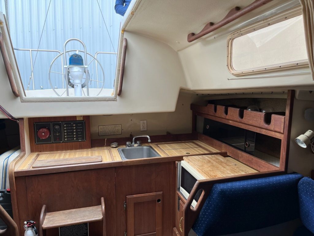 1980 O’day 30′ Sailboat – Inboard Diesel Michigan