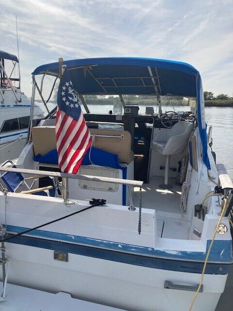 1985 Bayliner Contessa 28′ Cabin Cruiser – New Jersey