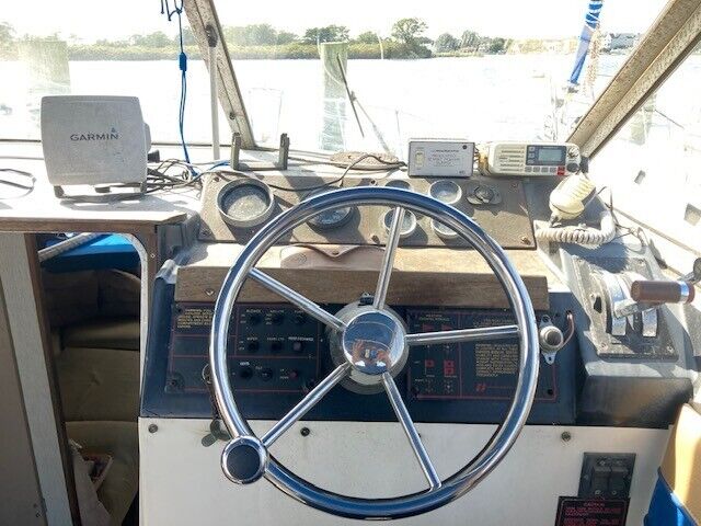 1985 Bayliner Contessa 28′ Cabin Cruiser – New Jersey