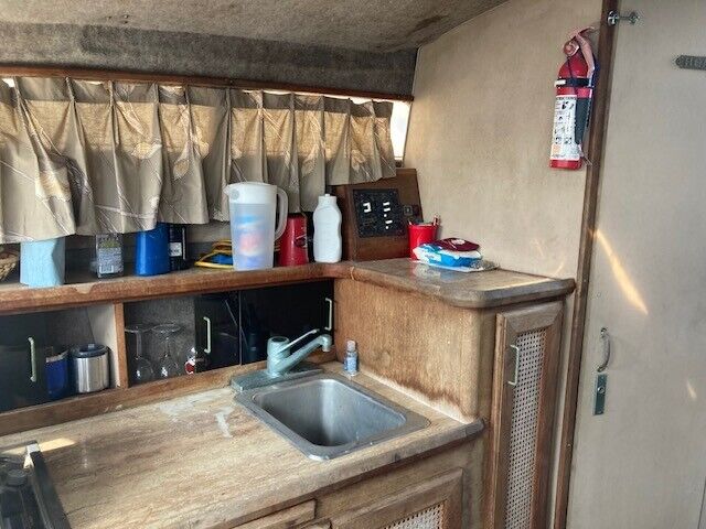 1985 Bayliner Contessa 28′ Cabin Cruiser – New Jersey