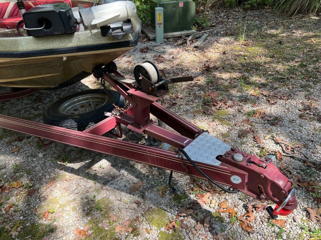 1988 Champion Fish&ski 20’1″ Boat & Trailer – Missouri