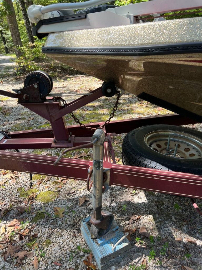 1988 Champion Fish&ski 20’1″ Boat & Trailer – Missouri
