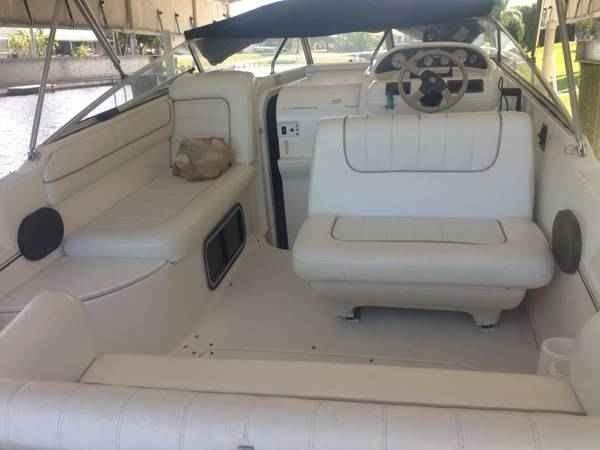 1999 Larson 254 Cabrio Cabin Cruiser Freshwater Boat