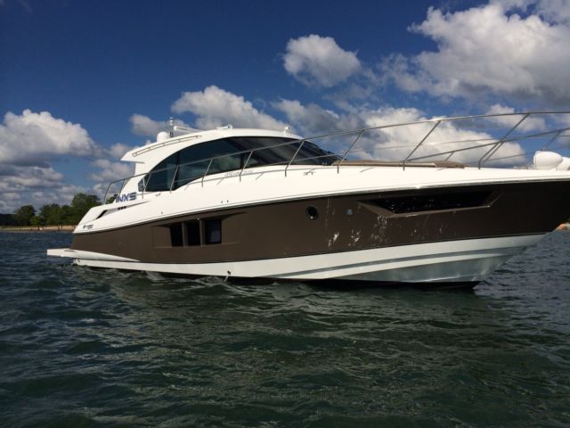 2013 Cruisers Yachts 45 Cantius