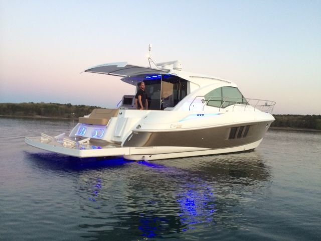 2013 Cruisers Yachts 45 Cantius