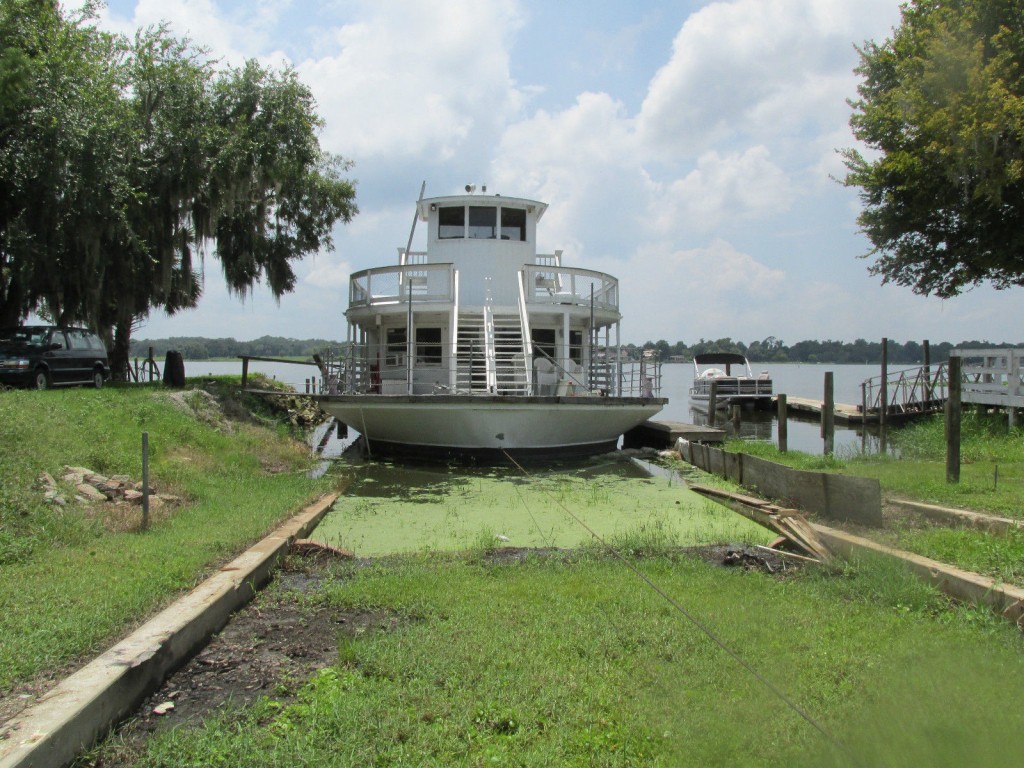 Side Wheeler Paddle boat Beresford Lady Dinner Cruise or House boat