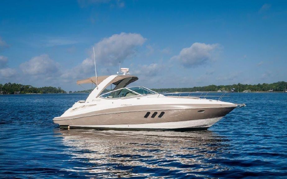 2008 Cruisers 330 Yachts Express