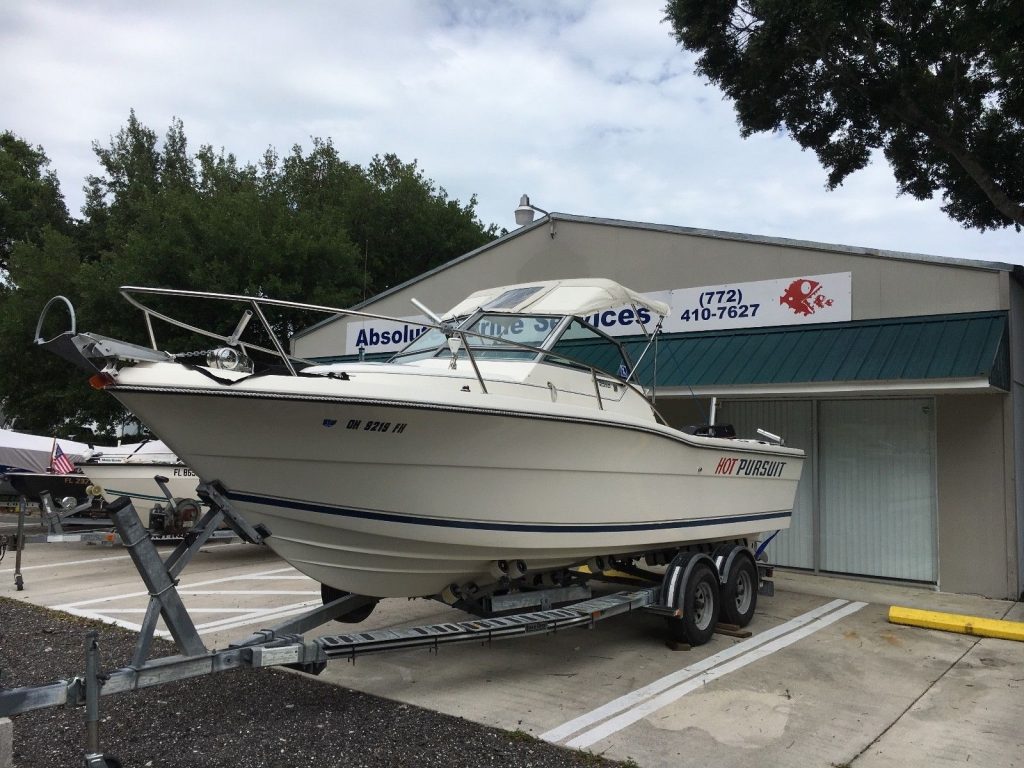 1990 Pursuit 2350 in very good condition