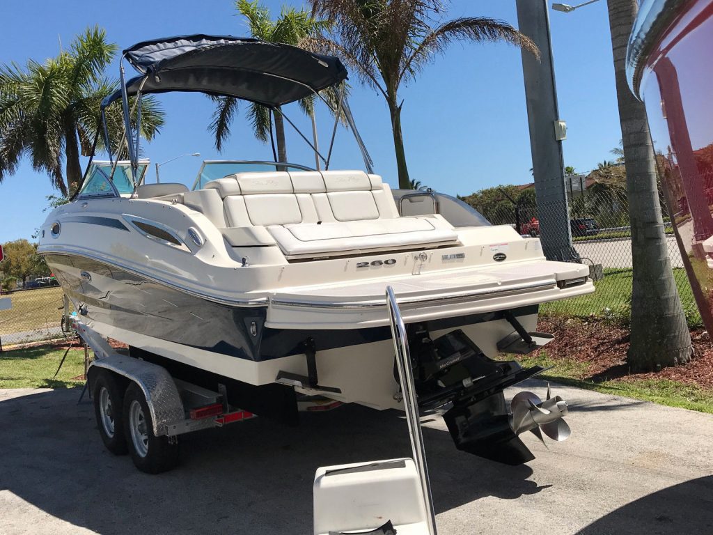 2010 Sea Ray 260 Sundeck – in great mechanical and optical condition