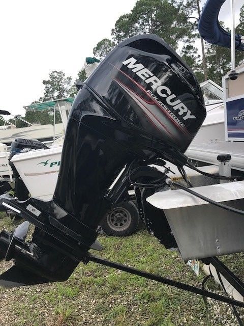 2015 Suntracker DLX Party Barge in like new condition