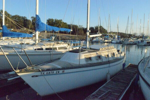 1982 Hunter Cherubini 25 Sailboat @ Lake Travis