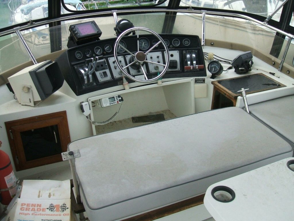 1987 Carver Boats 2897 Mariner Sedan Cruiser