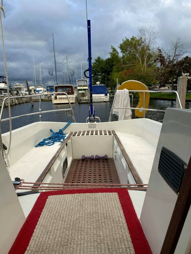 1986 Beneteau First 325 Sailboat in Immaculate Mint Condition 34′