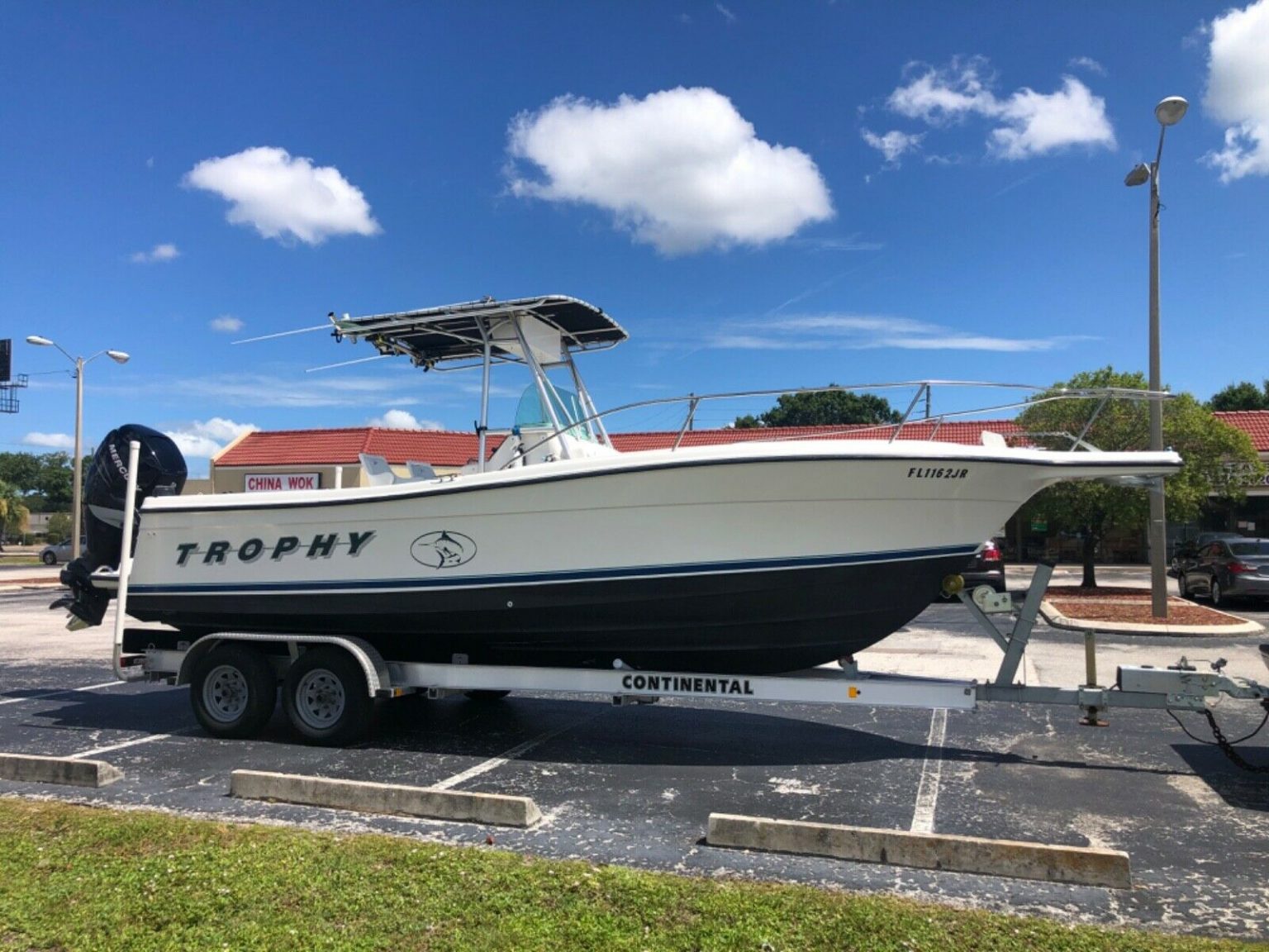 1996 Bayliner trophy offshore fishing boat 27’ for sale